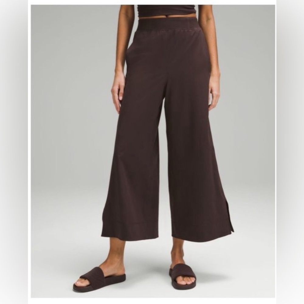 Luluelmon Stretch Woven High-Rise Wide-Leg Cropped Pant Espresso, size S, EUC
